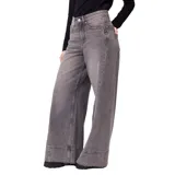 Pantalon de jean estilo wide leg color gris con efecto lavado, de tiro alto y corte holgado con costuras laterales decorativas y ruedo desflecado.