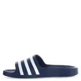 Chanclas Adidas Adilette Aqua de diseño ergonómico, color azul marino con las tres bandas características de la marca en color blanco sobre la tira superior. Fabricadas en material sintético de secado rápido con suela de goma.