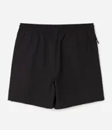 Bermuda deportiva Get Over para hombre, color negro, confeccionada en tejido tecnológico de poliéster con elastano. Presenta cintura elástica con cordón ajustable y bolsillos laterales con cierre.