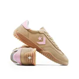 Championes Converse Run Star Trainer color beige con detalles en rosa.