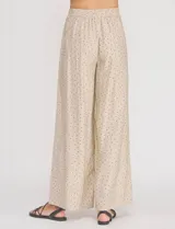 Palazzo de tiro alto color beige con estampado de lunares, cintura elastizada con cordón de ajuste y corte de pierna ancho.