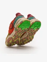 Championes Satorisan modelo Chacrona Linen, de color verde con detalles en beige, naranja y salmón, confeccionados en lino y cuero, con suela chunky moteada y cordones bicolor.