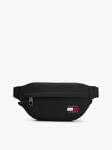 Riñonera Tommy Jeans negra de tejido ripstop, con compartimento principal con cierre, bolsillo exterior frontal con cierre, correa ajustable y parche con el logo de la marca en la parte delantera.