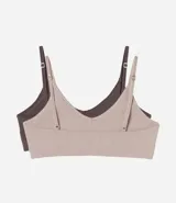 Kit de dos soutiens tipo bralette confeccionados en poliamida seamless con textura acanalada. Presentan escote en V, tirantes finos regulables y copas removibles. Diseño minimalista con etiqueta decorativa en el ruedo.