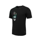 Remera de manga corta color negro, con cuello redondo y diseño deportivo con estampa frontal de los Chicago Bulls.