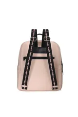 Mochila negra con bolsillo antirrobo y laterales, con llavero desmontable.