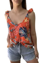 Musculosa estampada color naranja con hojas y flores en tonos azules, amarillos y celestes. Tiene breteles anchos con volados.