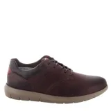 Zapatos casuales Freeway modelo Oslo, confeccionados en nobuk color marrón miel. Presentan cierre con cordones, cuello acolchado en tono oscuro y suela de goma flexible en color beige.