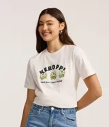 Remera blanca de algodón con cuello redondo y manga corta. Presenta un estampado frontal con el personaje Keroppi y el texto "KEROPPI! YOUR BEST FROG FRIEND".