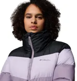 Campera puffer Columbia modelo Puffect II Colorblock, con diseño de bloques de color en tonos negro y lila, cuello alto, cierre frontal y bolsillos laterales con cremallera.