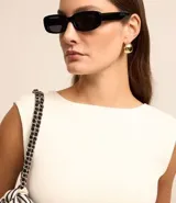 Blusa sin mangas color verde lima, de cuello redondo y corte ajustado.