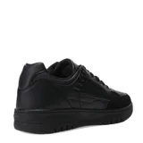Championes urbanos de estilo retro, color negro, con diseño de paneles en cuero sintético y gamuza. Presentan perforaciones en la puntera para mayor ventilación, cordones al tono y suela de goma resistente.
