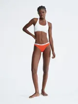 Bombacha clásica naranja de algodón con cintura elástica blanca con logo Calvin Klein.