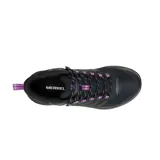 Bota de trekking Merrell modelo Speed Strike 2 Mid, diseñada para senderismo con membrana impermeable. Presenta una combinación de malla y cuero sintético en color negro con detalles en violeta, suela de goma con tracción duradera y cierre mediante cordones.