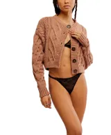 Colaless de encaje con laterales de elástico ancho, diseñada con un calce cómodo y femenino.