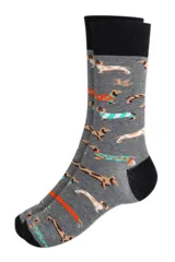 Medias grises con puño, talón y puntera negros. Estampado de perros salchicha de diferentes colores.