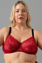 Soutien con aro color rojo, confeccionado en puntilla elastizada con forro interno y espalda en LYCRA® reforzada. Breteles elásticos regulables.