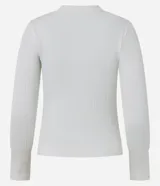Remera de manga larga con cuello redondo y diseño ajustado al cuerpo. Presenta una textura canelada y un acabado suave al tacto, confeccionada en microfibra elástica.