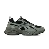 Championes deportivos Reebok modelo Charge Run, con diseño robusto en tonos gris y negro. Presentan una combinación de malla y gamuza, con una entresuela gris con efecto de salpicaduras blancas y el logo característico de la marca en el lateral.
