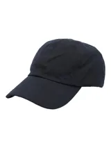 Gorra tipo baseball color azul marino, confeccionada en canvas engrasado impermeable con forro interior de algodón orgánico. Presenta un diseño clásico de seis paneles con costuras reforzadas en la visera y un pequeño logo bordado al tono en el panel frontal.