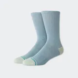 Medias de caña media color celeste con talón y puntera en verde claro.