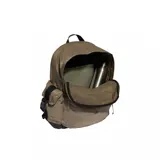 Mochila Adidas color marrón con diseño utilitario, cuenta con múltiples compartimentos, cierres frontales con hebillas negras y logo del trébol bordado en la parte inferior.