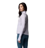 Remera deportiva de manga larga con cierre frontal parcial, cuello alto y orificios para los pulgares en los puños. Presenta un diseño técnico en color lila con el logo de la marca estampado en el pecho.
