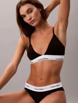 Bombacha clásica tipo bikini de Calvin Klein, color negro, confeccionada en mezcla de algodón, modal y elastano. Presenta una pretina elástica distintiva con el logo de la marca en contraste y ofrece cobertura total en la espalda.