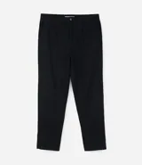 Pantalón de vestir negro de corte recto, con cintura elástica y trabillas, cierre tradicional y bolsillos laterales. Confeccionado en tejido de algodón y viscosa.