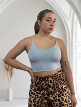 Musculosa de lycra con tirantes finos.