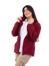 Campera de micropolar doble pesado color negro, con cuello alto y cierre frontal.