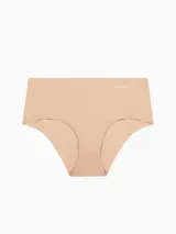 Bombacha hipster color piel de microfibra ligera, con bordes sin costuras cortados a láser y logo de Calvin Klein estampado en la cadera.