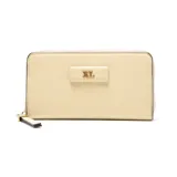 Fichero color beige con cierre perimetral metálico, múltiples divisiones internas y bolsillo interno con cierre. Presenta el logo XL aplicado en metal en la parte frontal.