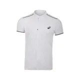 Remera polo de tenis Asics para hombre, color blanco con detalles en negro en cuello, mangas y hombros. Cuenta con tecnología Gel-Cool en la espalda para mejorar la ventilación y gestión de la humedad.