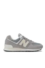 Championes deportivos New Balance modelo 574, color verde con detalles en gris y blanco, confeccionados en gamuza y malla, con el logotipo "N" característico en los laterales y entresuela ENCAP.