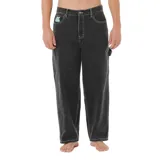 Pantalón negro de corte amplio con bolsillos tipo carpintero y logo bordado en el bolsillo delantero.