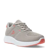 Championes deportivos de mujer en color beige, confeccionados en tejido de malla transpirable. Presentan un diseño ergonómico con cordones al tono, suela blanca con amortiguación y detalles en color coral en la suela y el logo lateral.