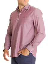 Camisa de manga larga RKF modelo Woolsolid, color vino, con cuello italiano, cierre frontal con botones y bolsillo en el pecho con logo bordado.