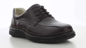 Zapato de vestir Lombardino modelo Diabetic, color negro, con cordones, diseño de punta redondeada y suela ergonómica de goma.