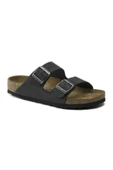 Sandalias Birkenstock Arizona de cuero negro con doble tira ajustable y hebillas plateadas.