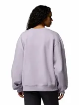 Buzo de cuello redondo color lila, con corte holgado y diseño minimalista. Presenta puños y dobladillo acanalados, con un pequeño logo bordado en el pecho.