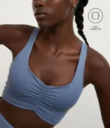 Top deportivo Get Over de microfibra color celeste, con escote nadador y detalle fruncido delantero.