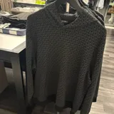 Hoodie Michael Kors de manga larga con capucha, confeccionado en tejido con estampado monograma de la marca en tonos oscuros.