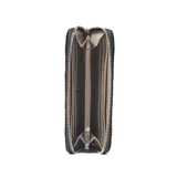 Billetera rectangular tipo fichero color negro, con diseño acolchado de costuras en forma de rombos y cierre perimetral. Presenta una placa metálica frontal con el logo XL.