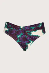 Calzón de bikini de tiro alto con estampado floral en tonos verde, morado y blanco.
