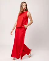 Musculosa blanca de lino con escote redondo y corte a la cadera.