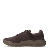 Zapatos urbanos Caterpillar modelo Hex Lite Cruise, confeccionados en cuero marrón con detalles textiles. Presentan un diseño robusto con suela de EVA ligera y goma para mayor agarre, cordones al tono y forro interior reciclado.