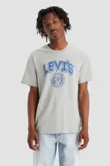 Remera gris de corte relajado con cuello redondo y estampado azul con el logo de Levi's.