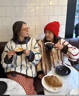 Sweater tejido a mano con lana merino color crudo, con bordado en relieve de rayas rojas tipo cadenas. Puños y cuello en marrón con lurex.