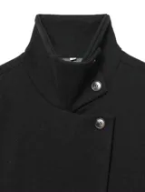 Chaqueta gris de paño con cuello alto y cierre frontal cruzado de doble botonadura.